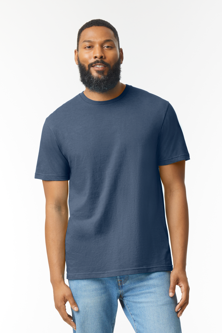 Model SOFTSTYLE™ CVC ADULT T-SHIRT GI67000 - Image 2
