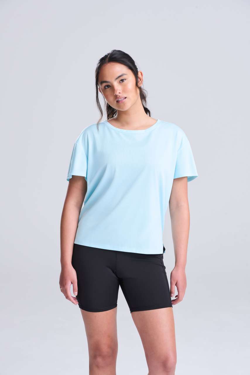 Model WOMEN'S OPEN BACK T JC013 - Image 2