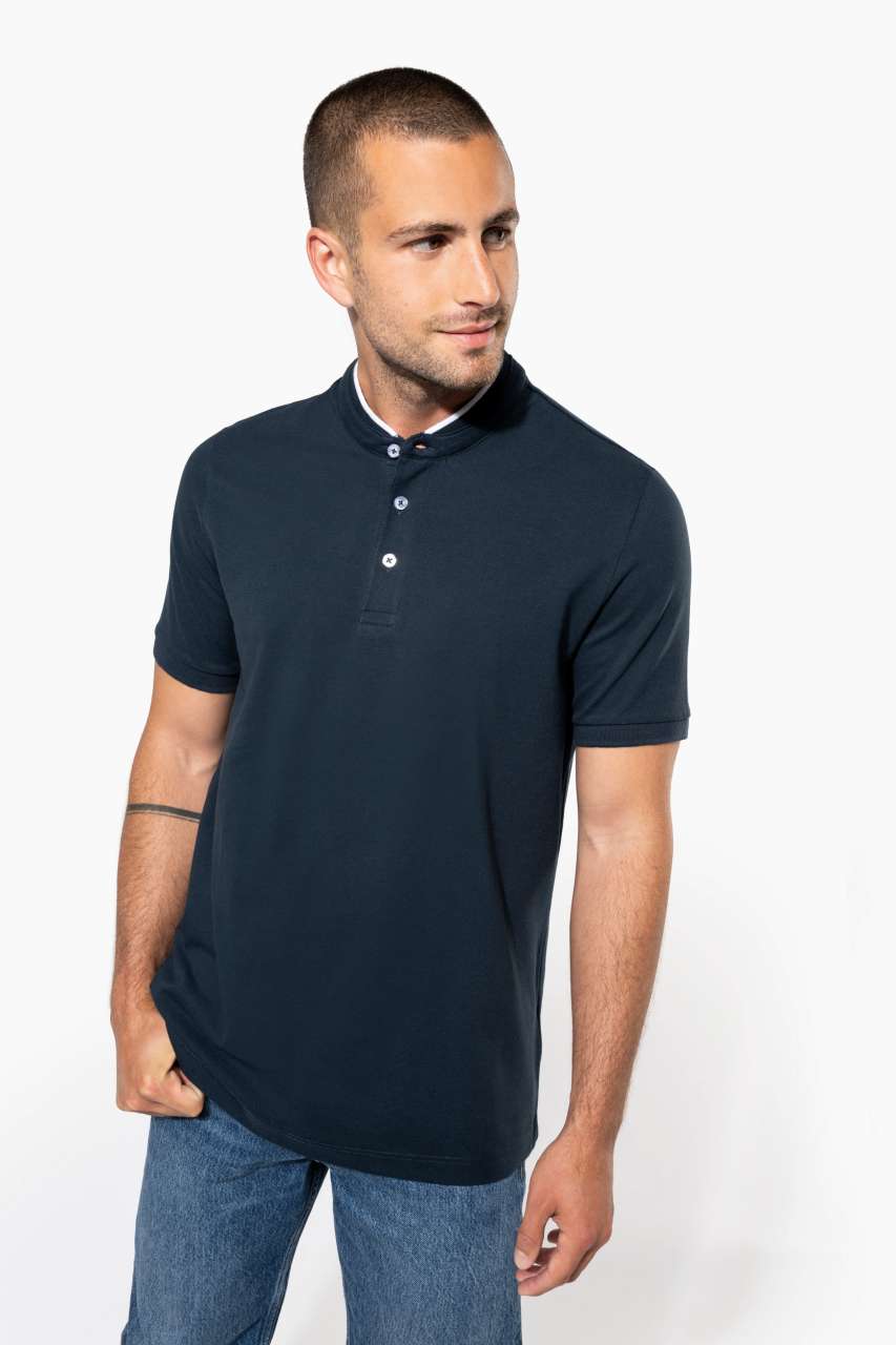 Model MEN'S SHORT SLEEVE POLO SHIRT WITH MANDARIN COLLAR KA223 - Image 2