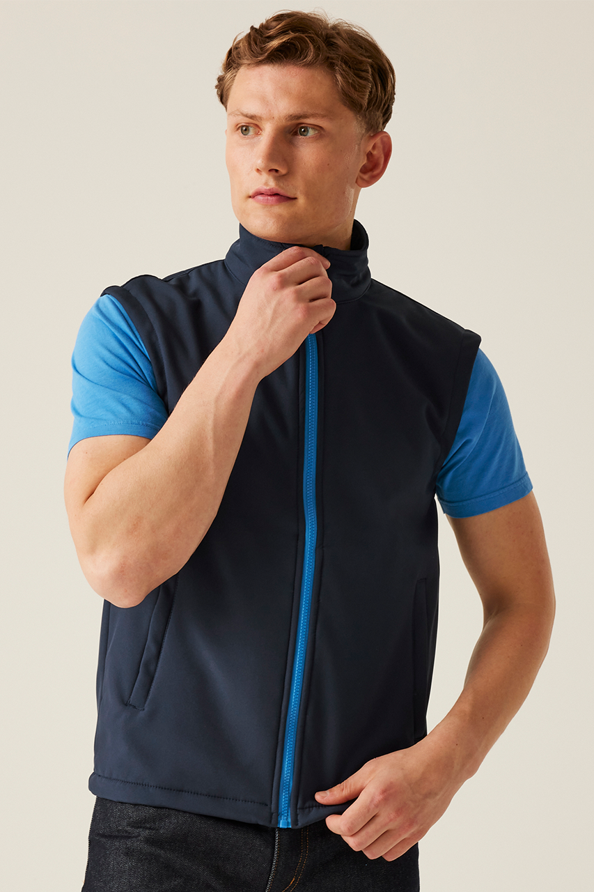 Model ABLAZE PRINTABLE SOFTSHELL BODYWARMER RETRA844 - Image 2